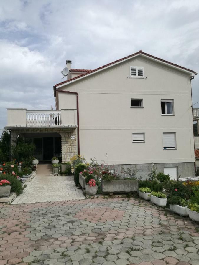 Feel Good Apartment Mundanije エクステリア 写真