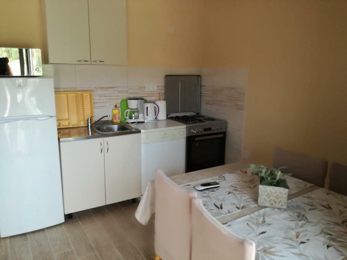 Feel Good Apartment Mundanije エクステリア 写真