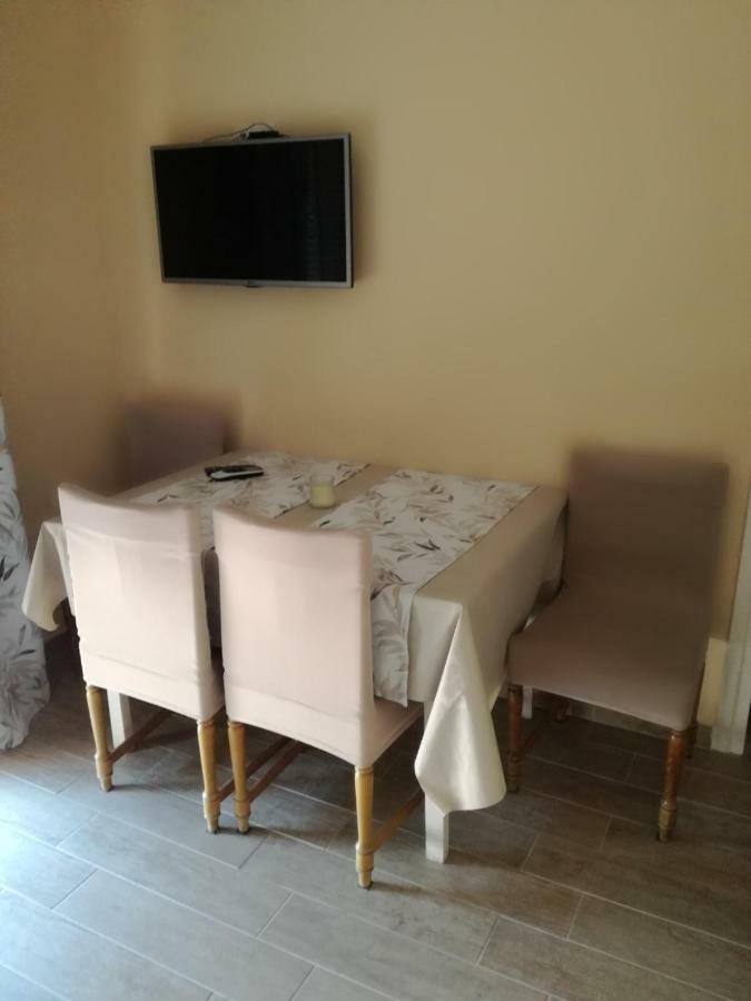 Feel Good Apartment Mundanije エクステリア 写真