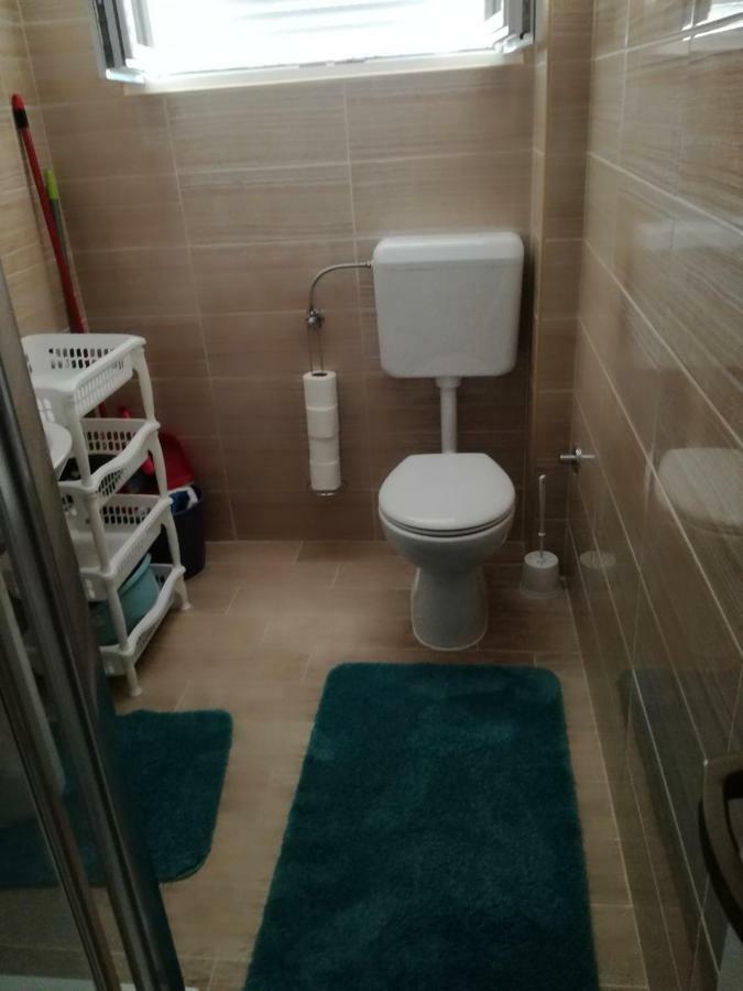 Feel Good Apartment Mundanije エクステリア 写真